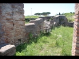 06457 ostia - regio iv - insula v - caseggiato delle taberne finestrate (iv,v,18) - suedlichster raum - gesehen vom angiporto delle taberne finestrate.jpg